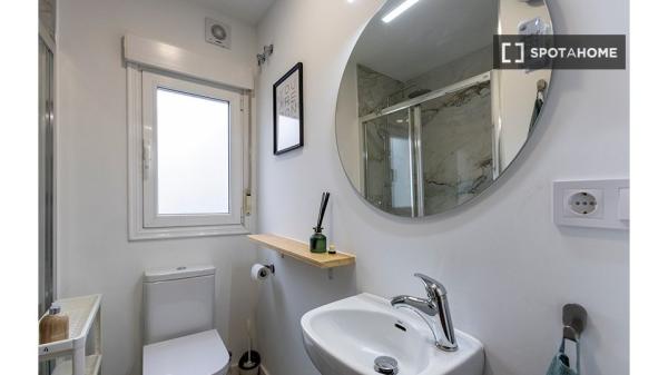 Chambre à louer dans un appartement de 5 chambres à Bilbao, Bilbao