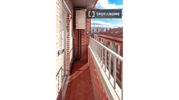 Piso entero de 3 dormitorios en Zaragoza