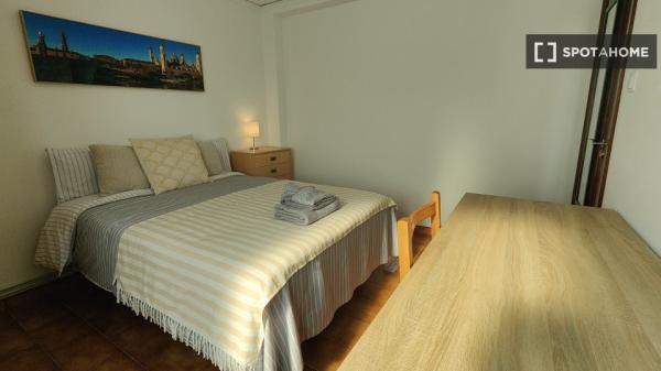 Piso entero de 3 dormitorios en Zaragoza