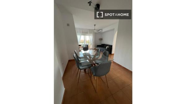 Apartamento de 2 dormitorios en alquiler en Calahonda, Málaga