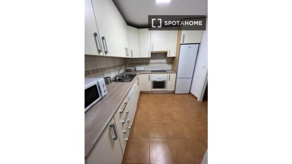 Apartamento de 2 dormitorios en alquiler en Calahonda, Málaga