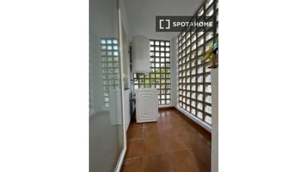 Apartamento de 2 dormitorios en alquiler en Calahonda, Málaga