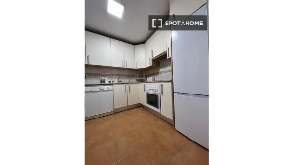 Apartamento de 2 dormitorios en alquiler en Calahonda, Málaga