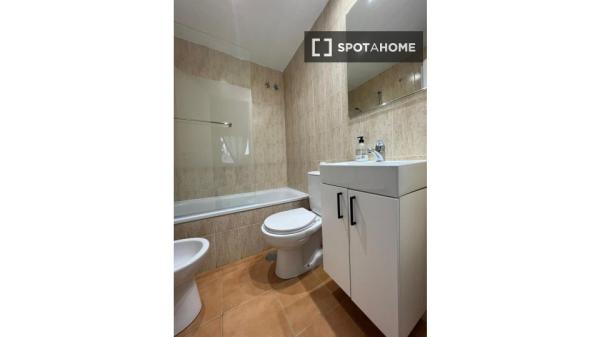 Apartamento de 2 dormitorios en alquiler en Calahonda, Málaga