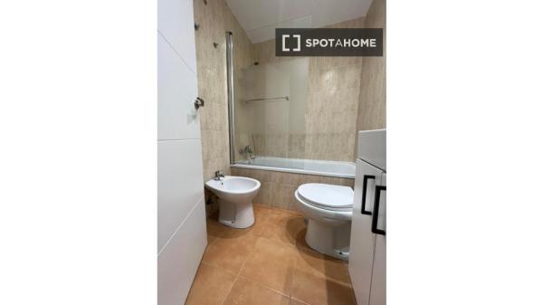 Apartamento de 2 dormitorios en alquiler en Calahonda, Málaga