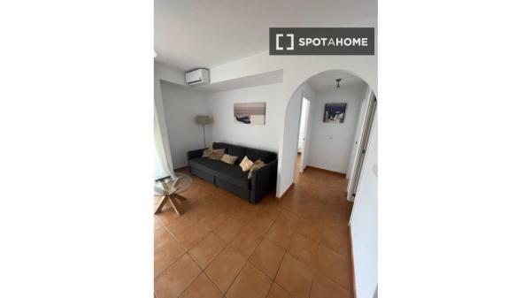 Apartamento de 2 dormitorios en alquiler en Calahonda, Málaga