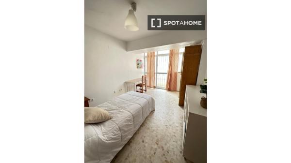 1-bedroom in shared apartment in Málaga