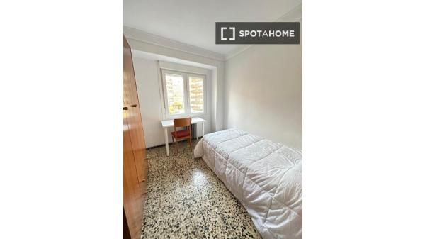 1-Zimmer-Wohnung in einer Wohngemeinschaft in Saragossa