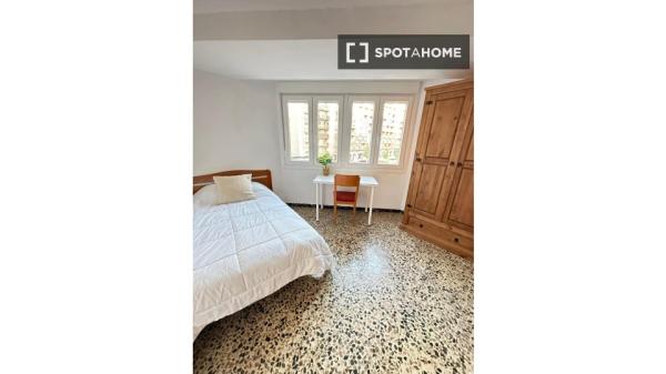 1-Zimmer-Wohnung in einer Wohngemeinschaft in Saragossa