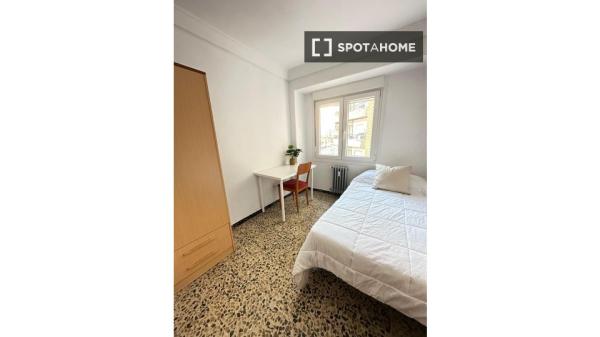 1-Zimmer-Wohnung in einer Wohngemeinschaft in Saragossa
