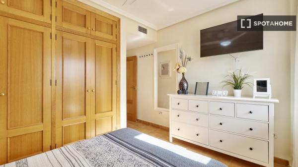 Se alquila habitación en piso de 2 habitaciones en Churra, Murcia