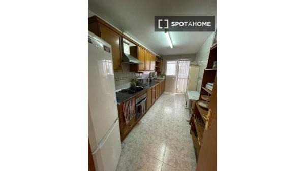 Room for rent in 3-bedroom apartment in Palma