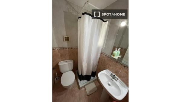 Room for rent in 3-bedroom apartment in Palma