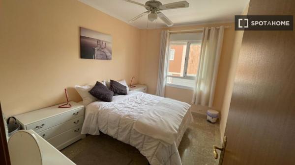 Room for rent in 3-bedroom apartment in Palma