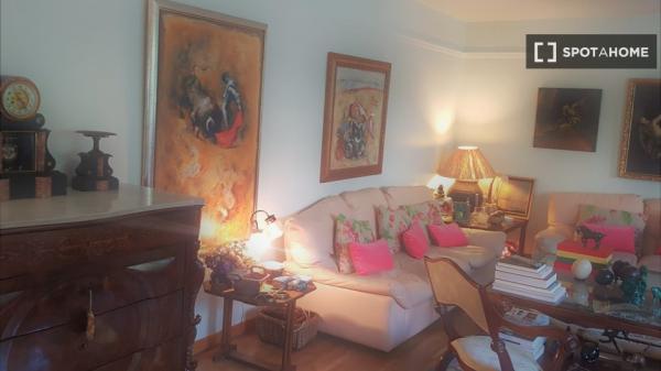 Se alquila habitación en piso de 4 habitaciones en Costillares, Madrid