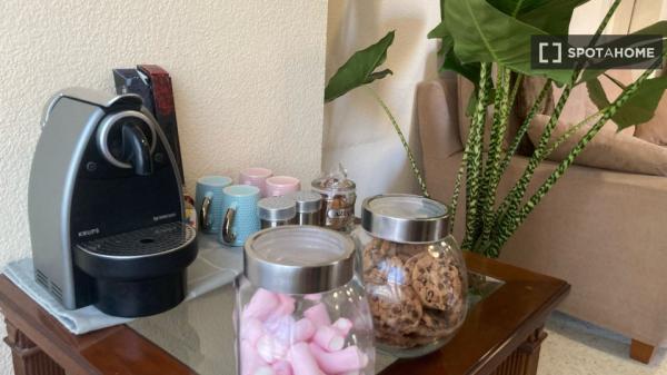 Room for rent in 4-bedroom apartment in Alacant, Alacant