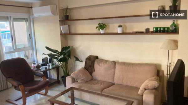 Room for rent in 4-bedroom apartment in Alacant, Alacant