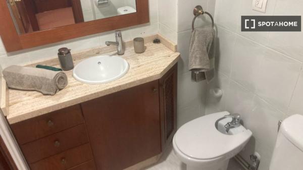 Room for rent in 4-bedroom apartment in Alacant, Alacant