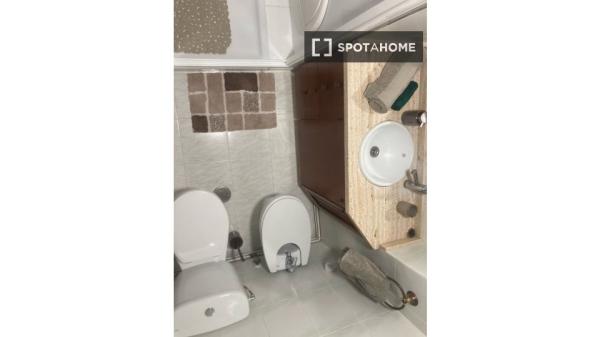 Room for rent in 4-bedroom apartment in Alacant, Alacant