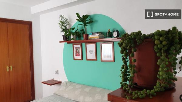 Room for rent in 4-bedroom apartment in Alacant, Alacant