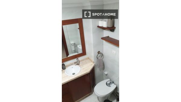 Room for rent in 4-bedroom apartment in Alacant, Alacant