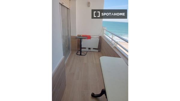 Chambre à louer dans un appartement de 3 chambres à Cadix