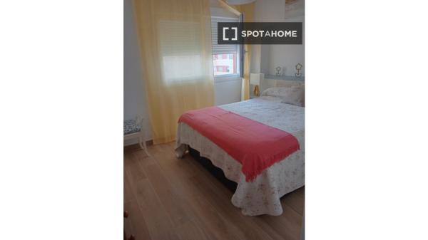 Chambre à louer dans un appartement de 3 chambres à Cadix