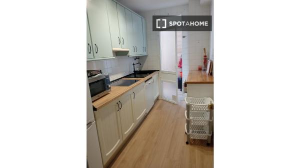 Chambre à louer dans un appartement de 3 chambres à Cadix