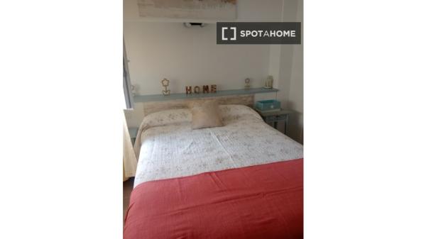 Chambre à louer dans un appartement de 3 chambres à Cadix