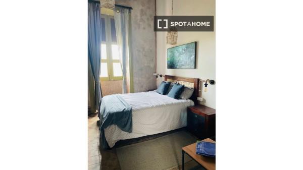 Room for rent in 2-bedroom apartment in Moya, Las Palmas