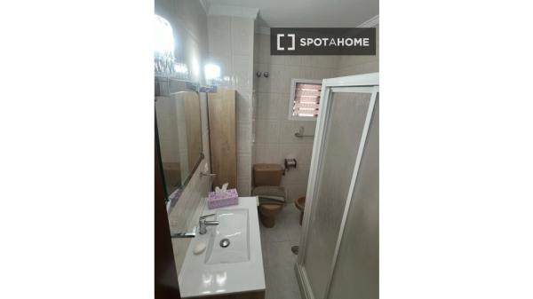 Chambre à louer dans un appartement de 4 chambres à Malaga