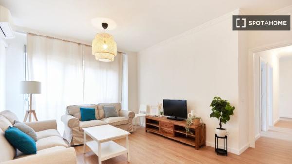 Se alquila habitación en piso de 4 habitaciones en Sevilla, Sevilla