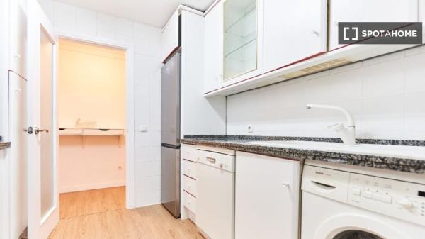 Se alquila habitación en piso de 4 habitaciones en Sevilla, Sevilla