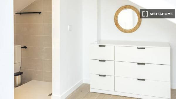 Apartamento de 2 dormitorios en alquiler en La Victoria, Málaga