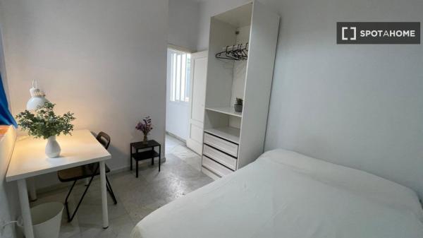 Habitación en piso compartido en Sevilla