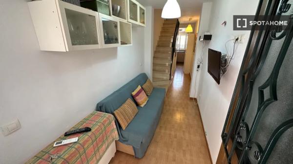 Apartamento de 2 habitaciones en alquiler en Málaga-Este, Málaga