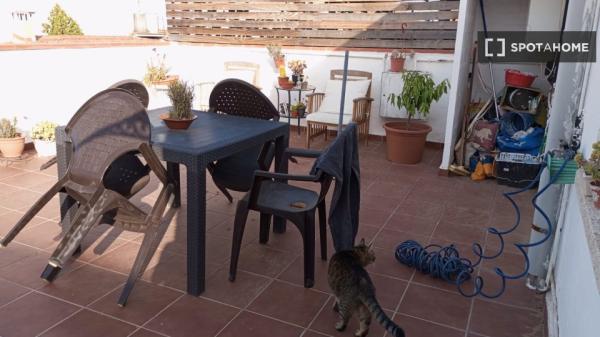 Se alquila habitación en piso de 2 habitaciones en Sabadell, Barcelona