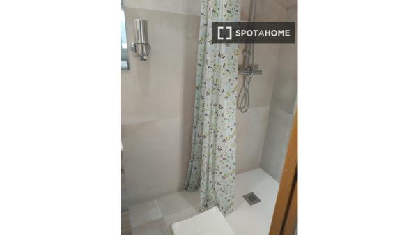 Pokój do wynajęcia w 4-pokojowym mieszkaniu w Son Canals, Palma