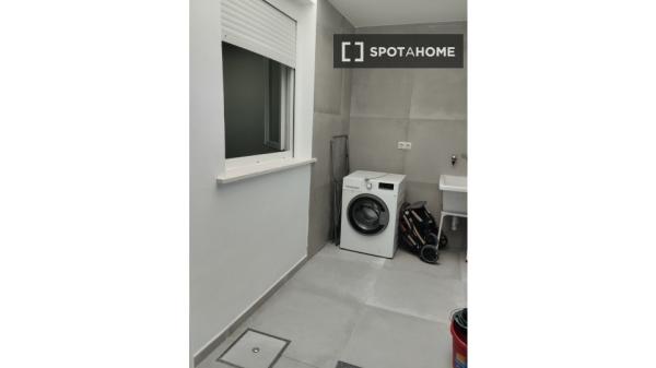 Pokój do wynajęcia w 4-pokojowym mieszkaniu w Son Canals, Palma