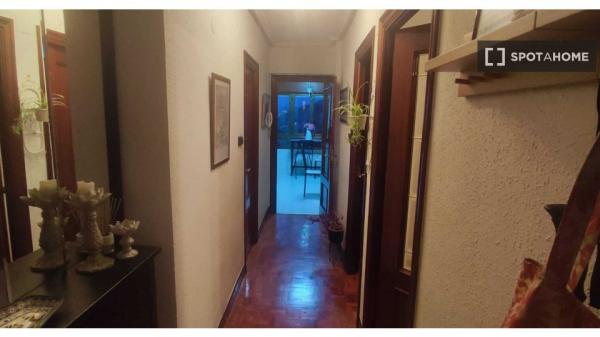 Se alquila habitación en piso de 2 habitaciones en Matiko, Bilbao