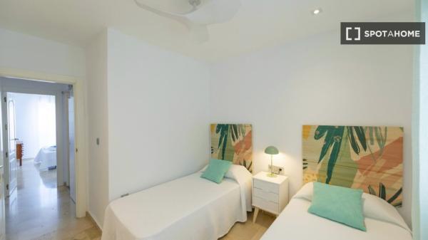 Piso entero de 2 dormitorios en Almuñécar