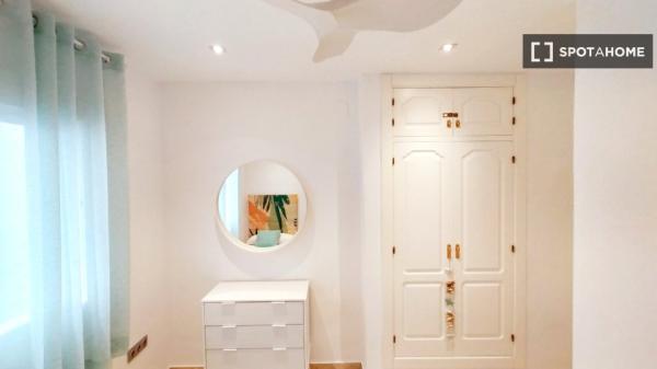 Piso entero de 2 dormitorios en Almuñécar