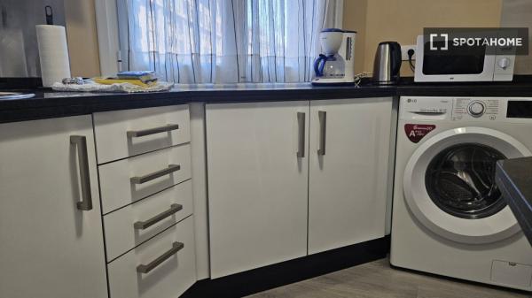 Piso completo de 2 habitaciones en Oviedo