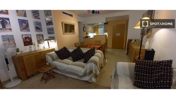 Casa de 3 habitaciones en alquiler en Dénia, Alicante