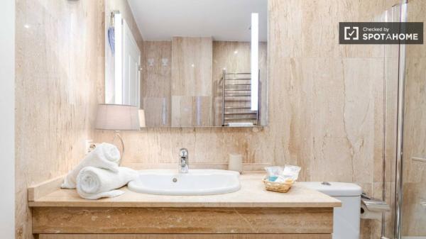 Apartamento de dos habitaciones cerca de la playa.