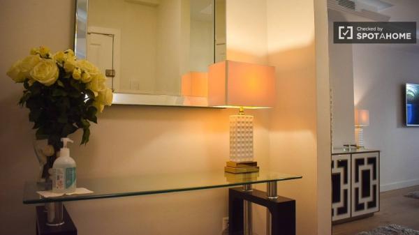 Apartamento de dos habitaciones cerca de la playa.