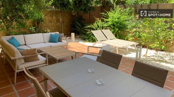 Apartamento de dos habitaciones cerca de la playa.