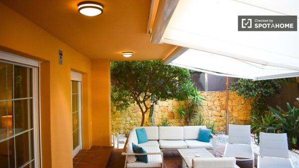 Apartamento de dos habitaciones cerca de la playa.