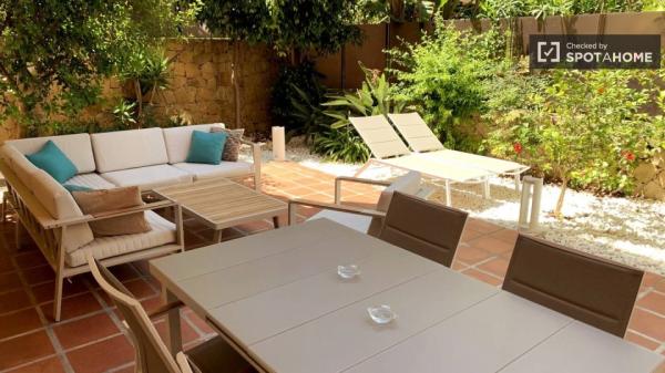 Apartamento de dos habitaciones cerca de la playa.