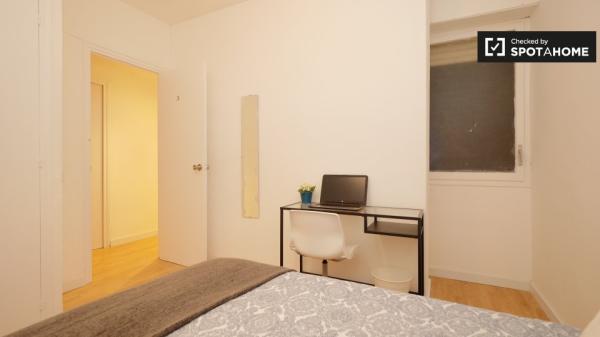 Alquiler de habitaciones en apartamento de 5 dormitorios en Poblenou, Barcelona